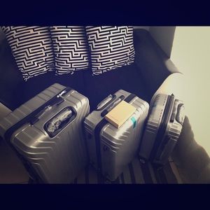 Beautiful brand new 3 piece luggage set